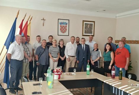 Mreža nezavisnih lista započela razgovore o suradnji s Hrvatskom seljačkom strankom Mreža nezavisnih lista započela razgovore o suradnji s Hrvatskom seljačkom strankom